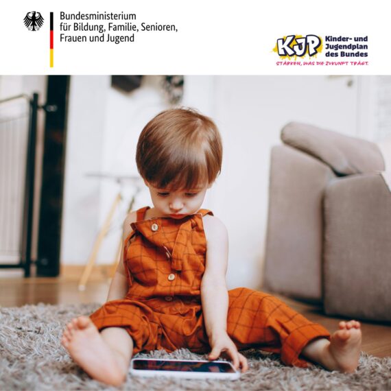 Frühe digitale Bildung – Materialien zur Elternarbeit im Bereich Digitalisierung der Kindheit und des Familienlebens